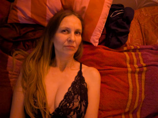 Blondesgift - Hallöchen -

Es steht ja schon einiges angegeben von mir.

Soviel muss ich gar nicht dazu sagen, wer etwas wissen will, fragt mich am besten direkt? Ich bin auf jeden Fall sehr neugierig, neue Erfahrungen zu sammeln, egal in welcher Hinsicht. Bin manchmal etwas schüchtern, zickig, verschmust aber auch